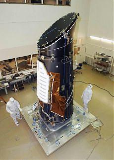 La sonda Kepler prima di essere trasportata sulla rampa di lancio