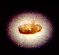 Immagine del centro della galassia NGC 4261presa dall'Hubble